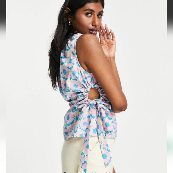 TopShop Poplin Daisy Cut Out Side sleeveless top in pink and blue - Picture 2 of 7